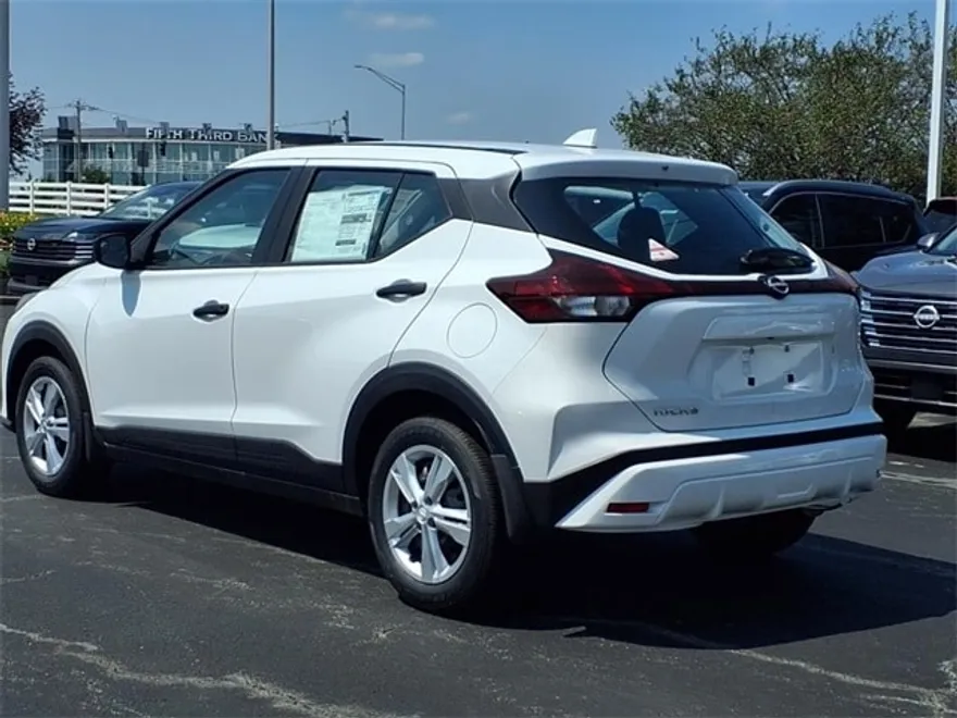 2025 Nissan Kicks Play S photo 1