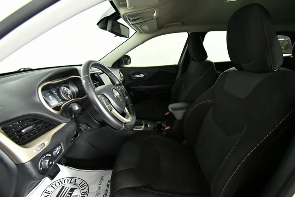 2016 Jeep Cherokee Latitude photo 1