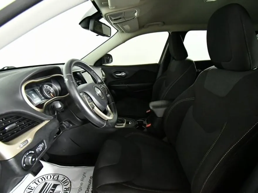 2016 Jeep Cherokee Latitude photo 1