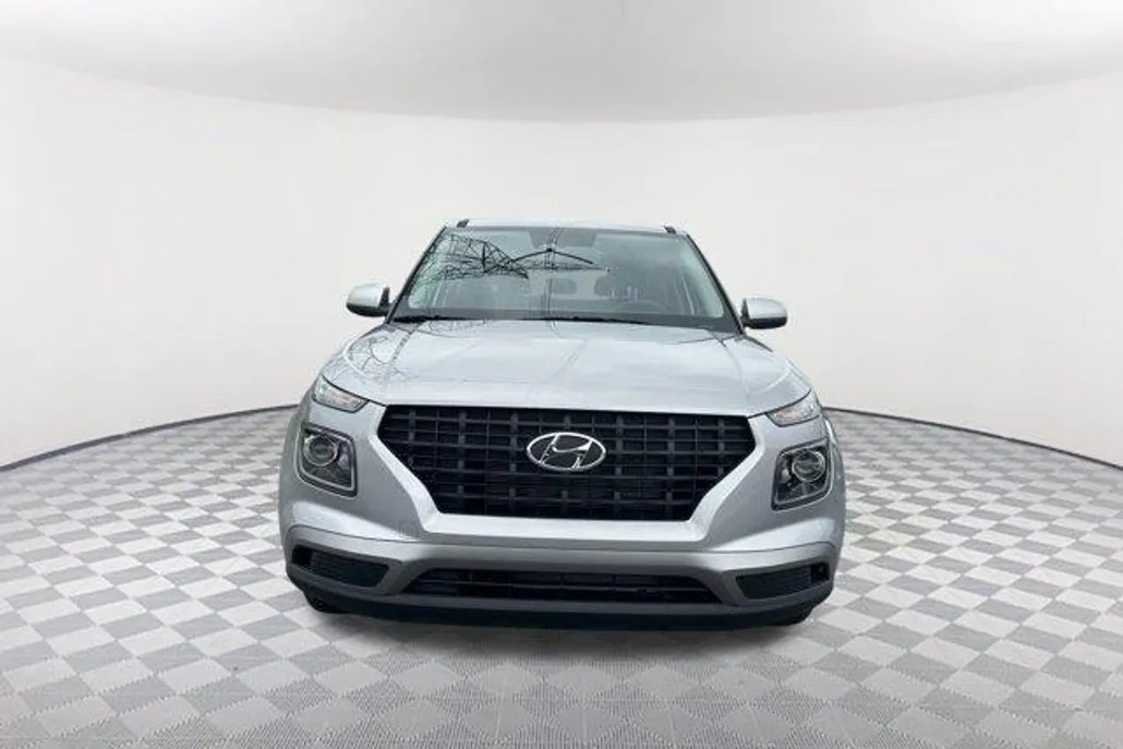 2025 Hyundai Venue SE photo 1