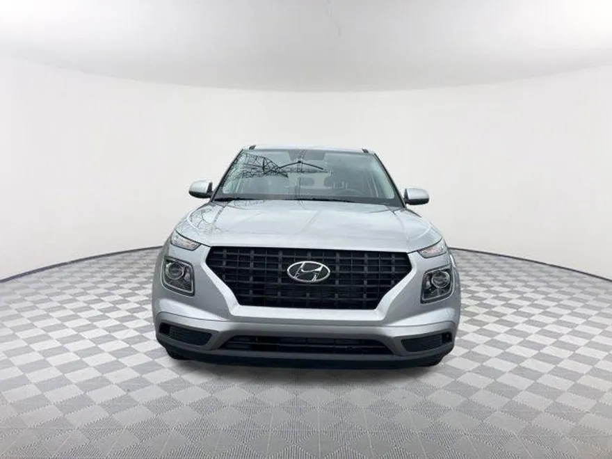2025 Hyundai Venue SE photo 1