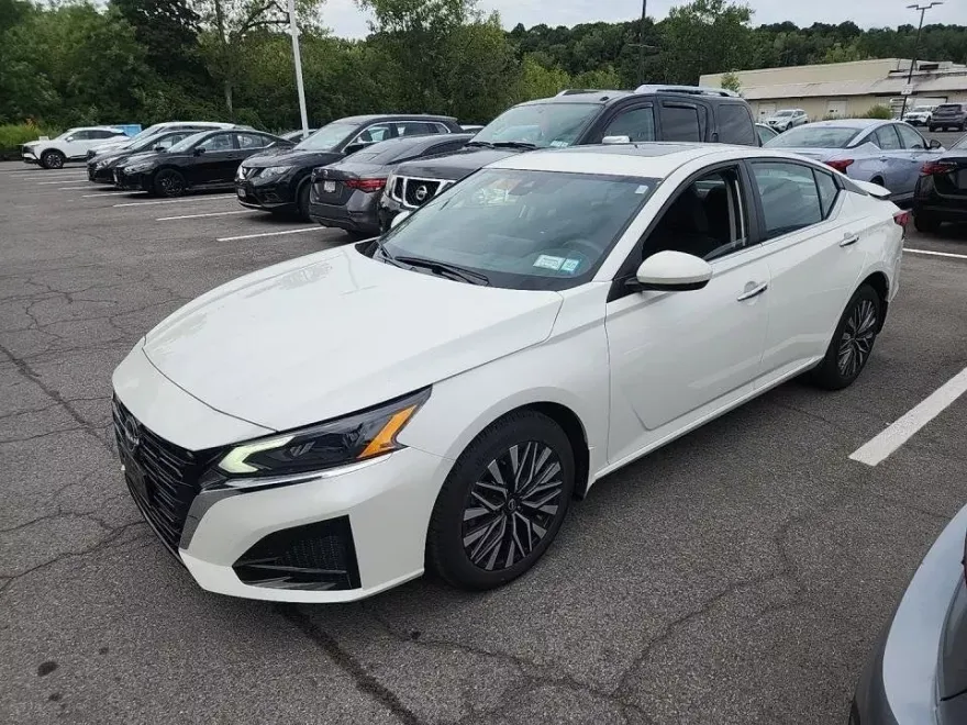 2023 Nissan Altima 2.5 SV photo 1