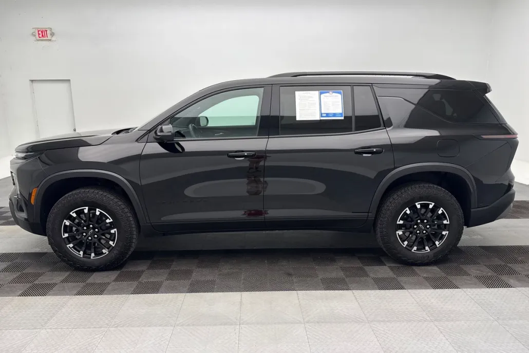 2025 Chevrolet Traverse Z71 photo 1