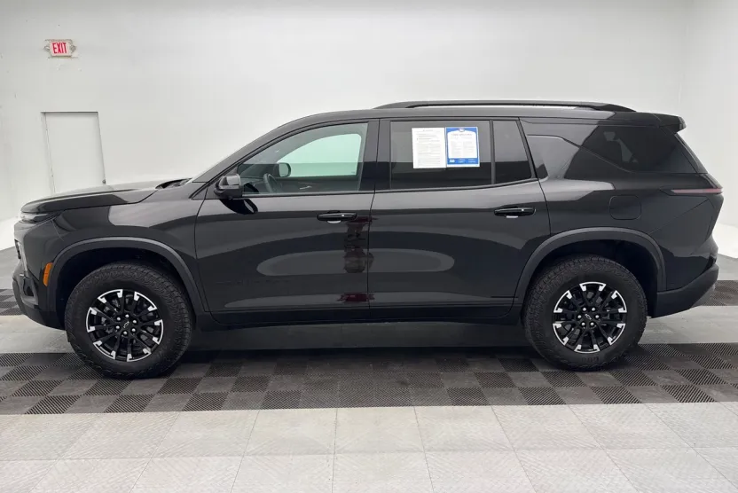 2025 Chevrolet Traverse Z71 photo 1