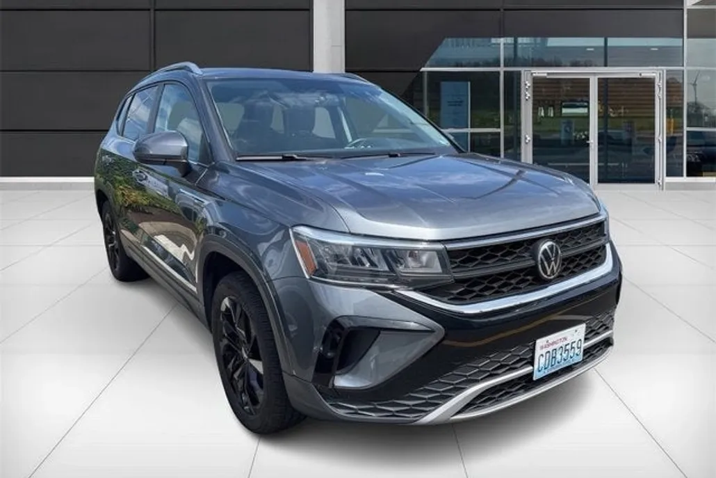 2022 Volkswagen Taos SE photo 1