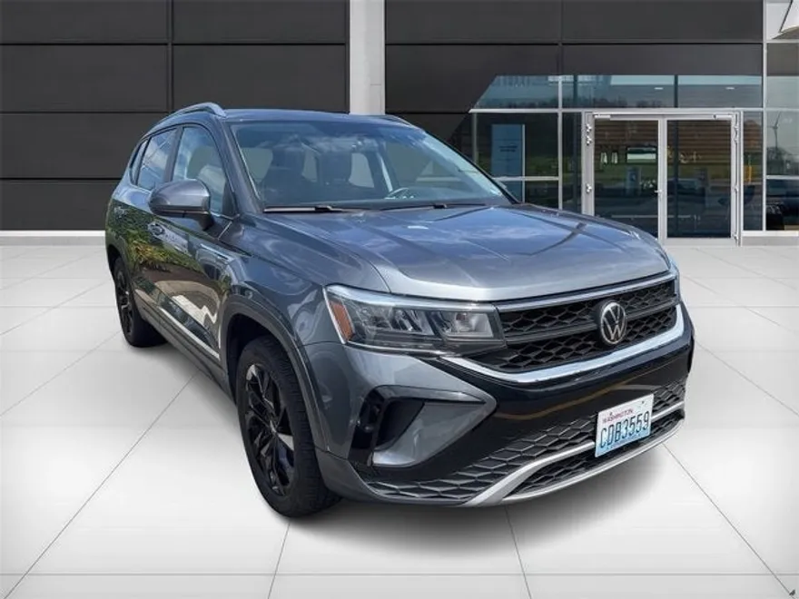 2022 Volkswagen Taos SE photo 1