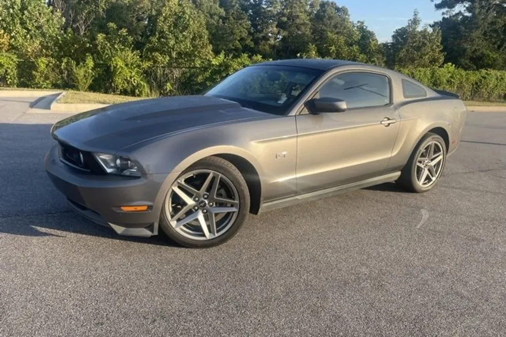 2010 Ford Mustang GT Premium photo 1