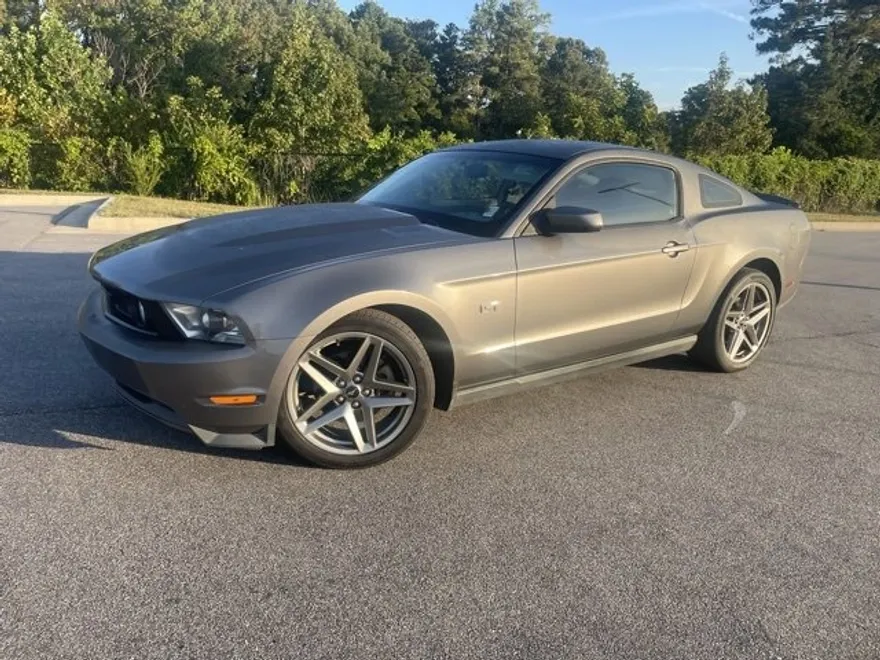2010 Ford Mustang GT Premium photo 1