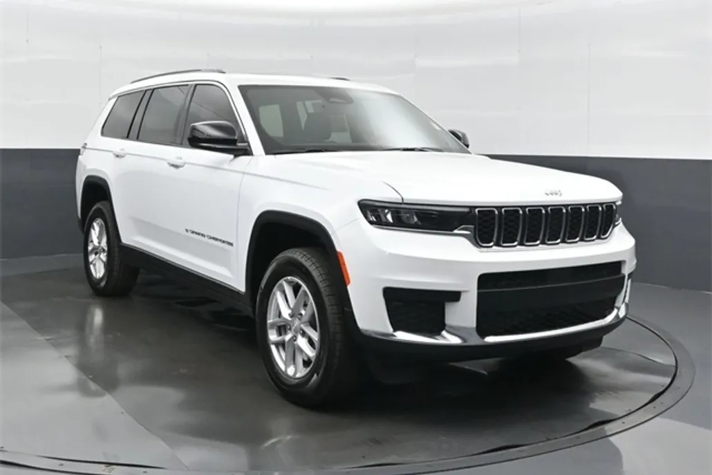 2025 Jeep Grand Cherokee Laredo photo 1
