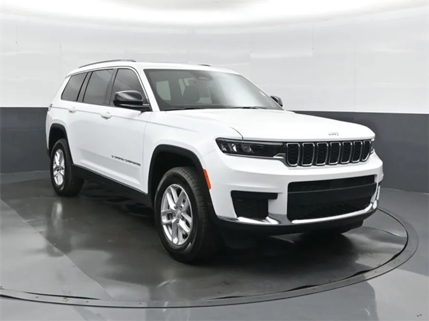 2025 Jeep Grand Cherokee Laredo photo 1