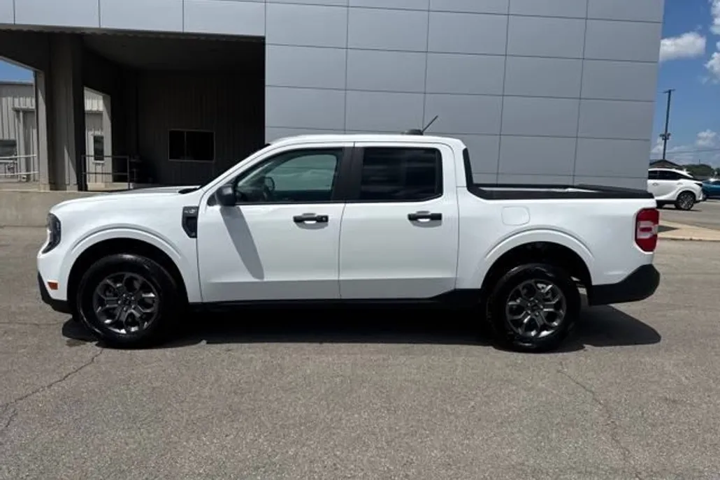 2025 Ford Maverick XLT photo 1