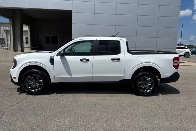 2025 Ford Maverick XLT photo 1