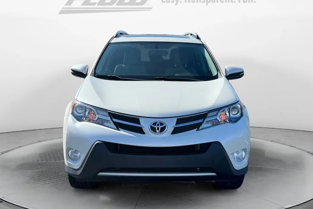 2015 Toyota RAV4 Limited photo 1