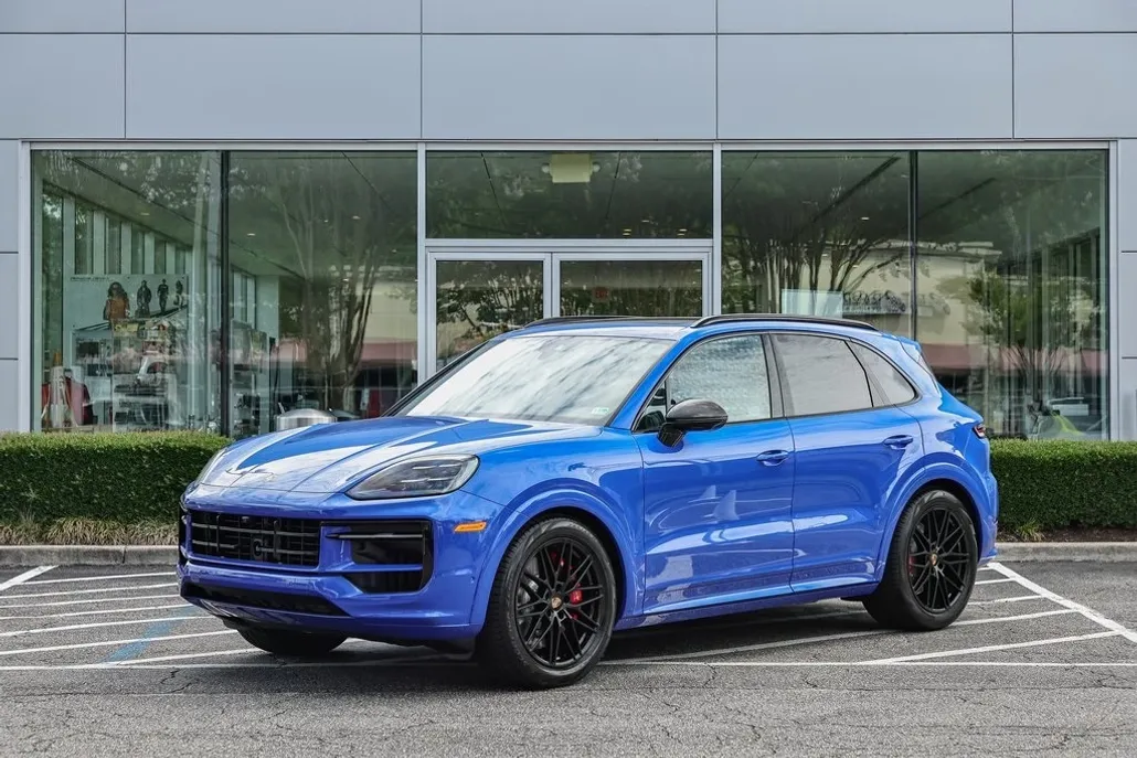 2025 Porsche Cayenne GTS photo 1