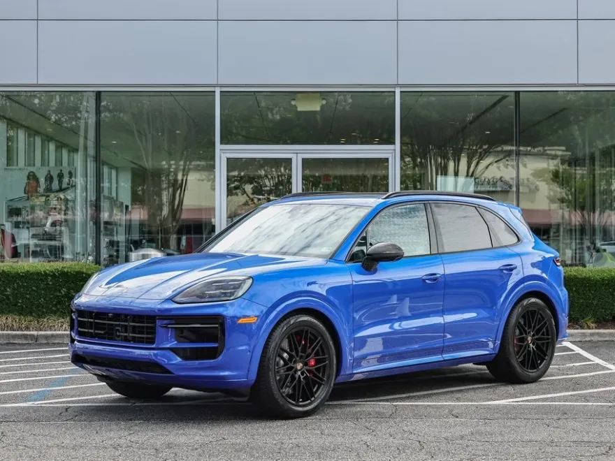 2025 Porsche Cayenne GTS photo 1