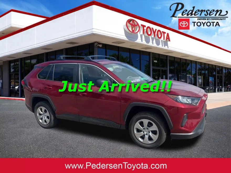 2020 Toyota RAV4 LE photo 1