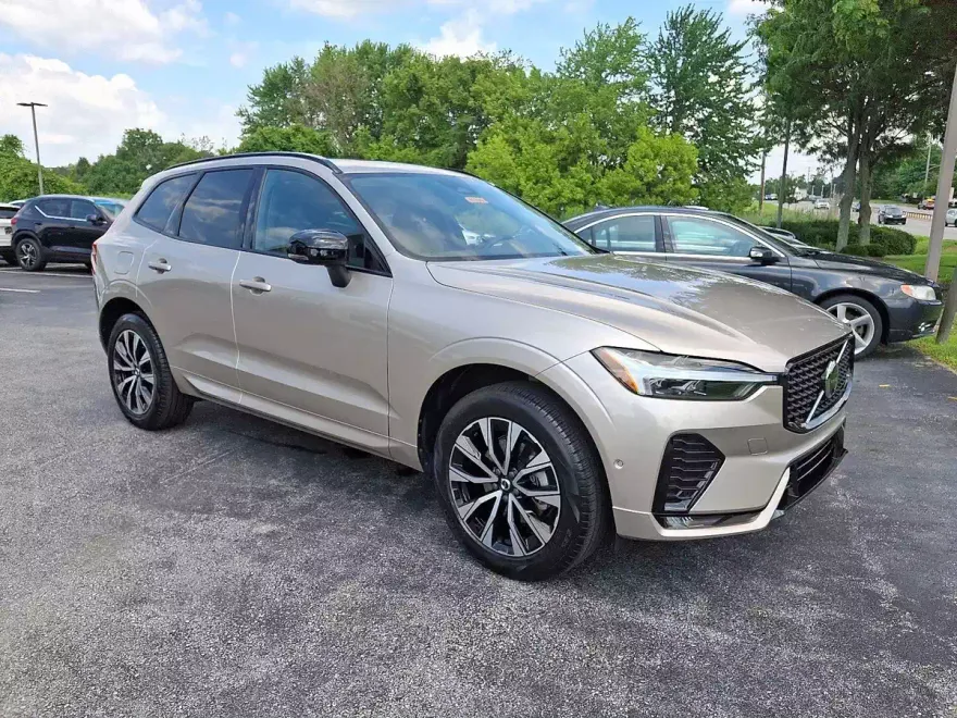 2025 Volvo XC60 B5 Plus photo 1
