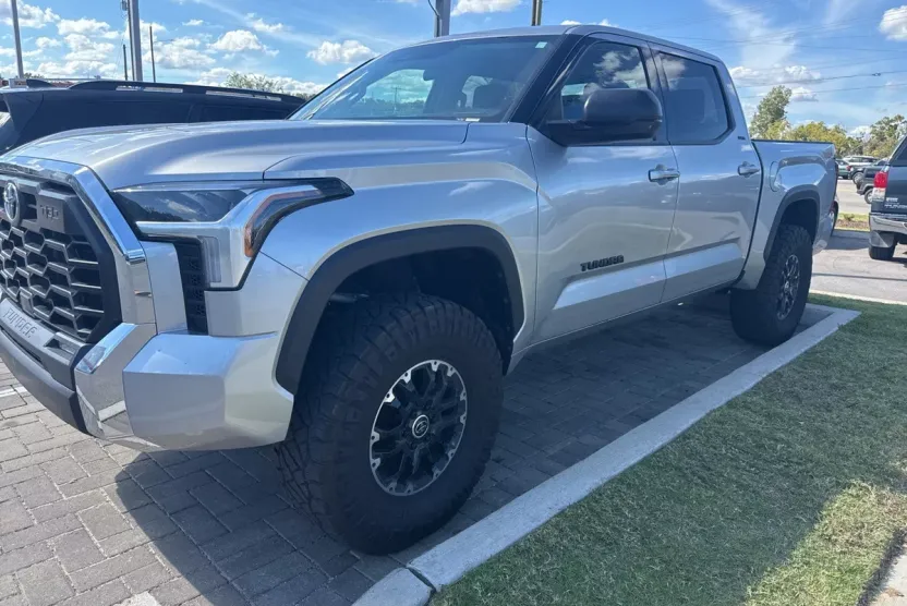 2023 Toyota Tundra SR5 photo 1