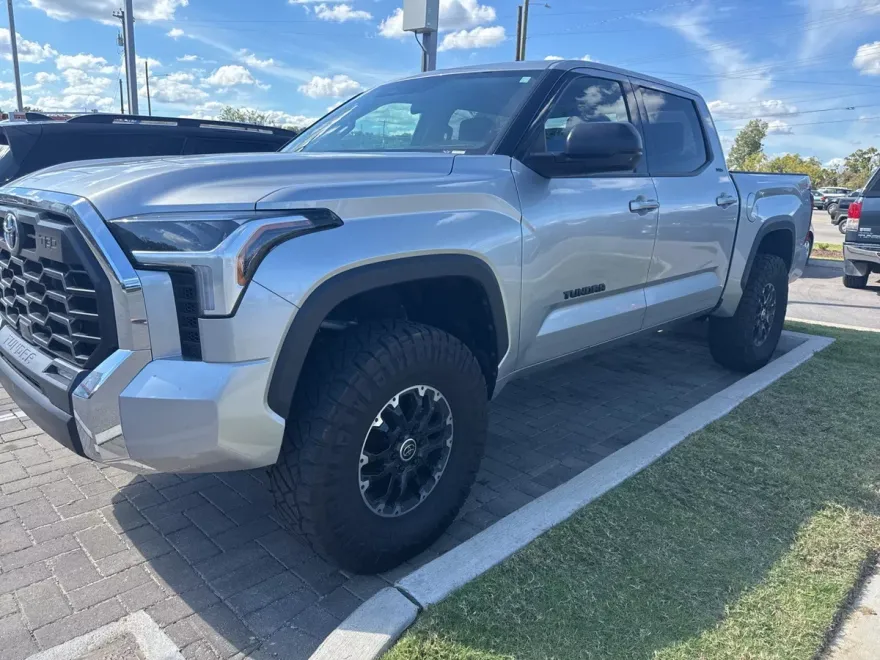 2023 Toyota Tundra SR5 photo 1