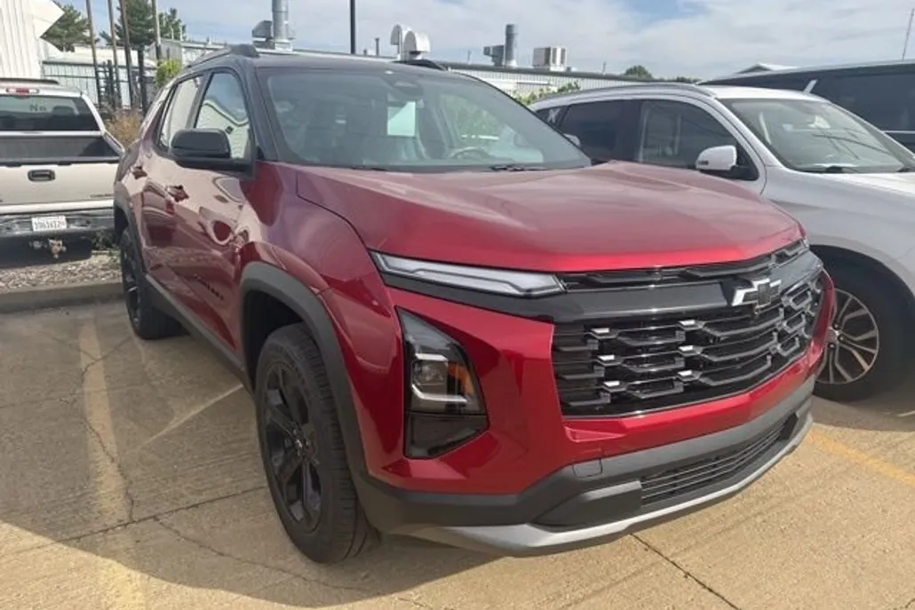 2026 Chevrolet Equinox LT photo 1