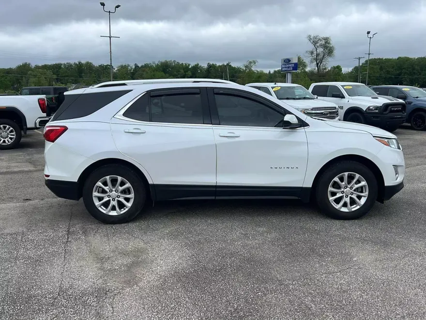 2020 Chevrolet Equinox LT photo 1