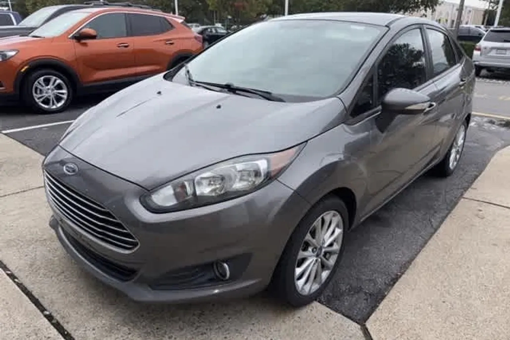 2014 Ford Fiesta SE photo 1