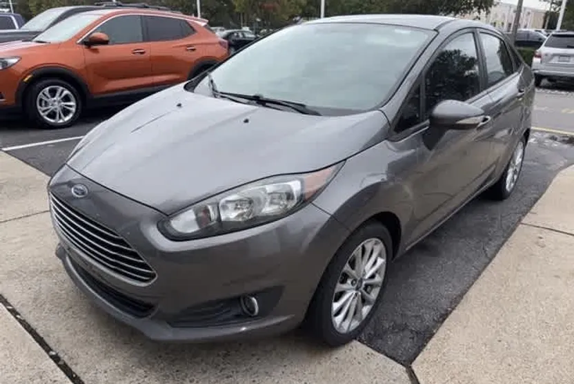 2014 Ford Fiesta SE photo 1