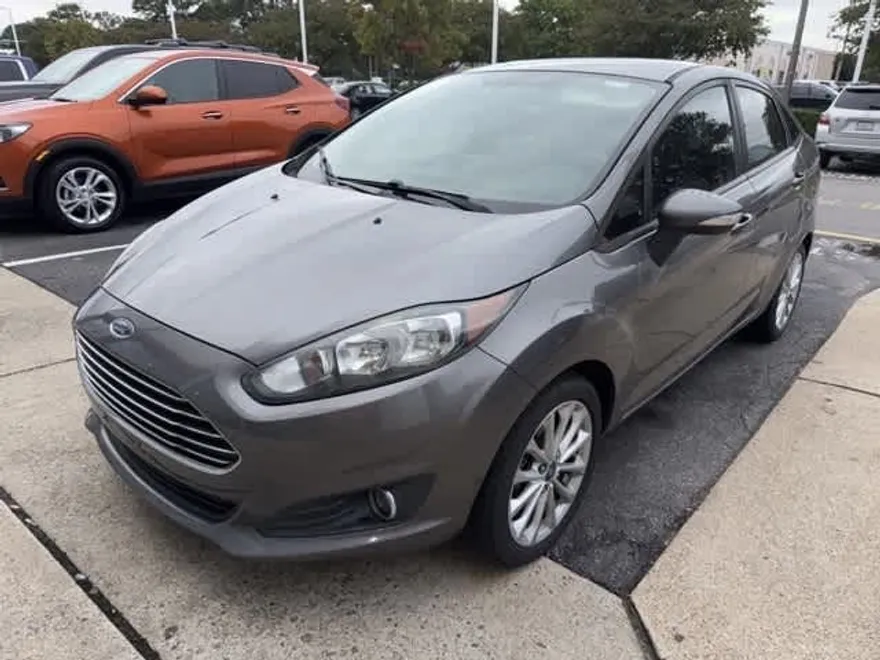 2014 Ford Fiesta SE photo 1