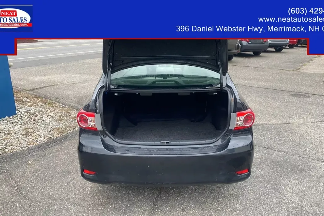 2011 Toyota Corolla LE photo 1