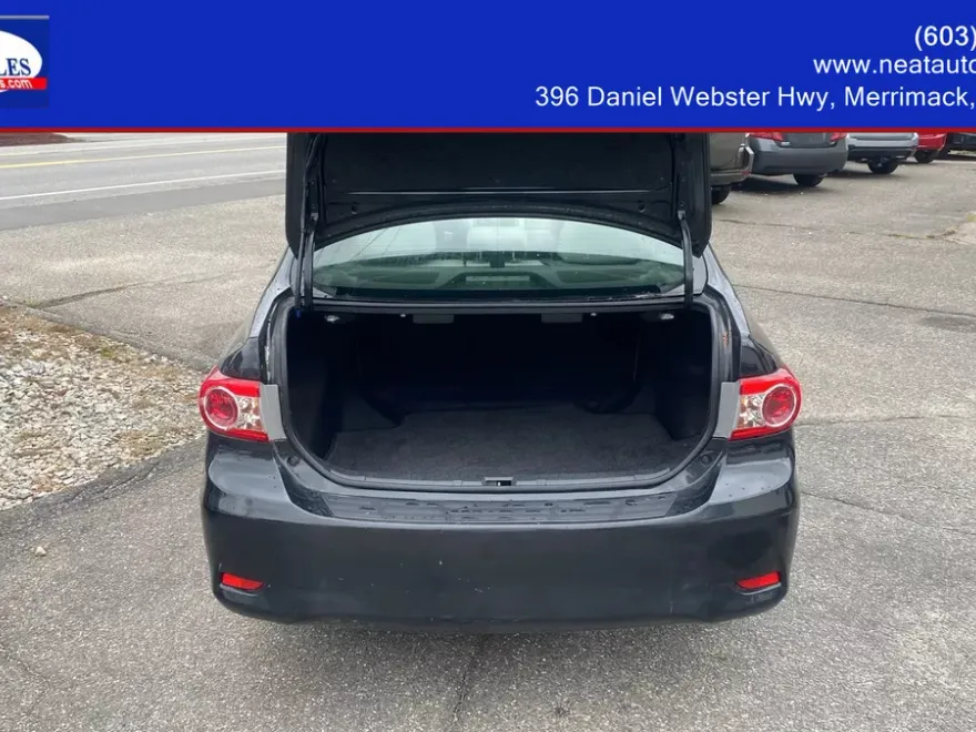 2011 Toyota Corolla LE photo 1