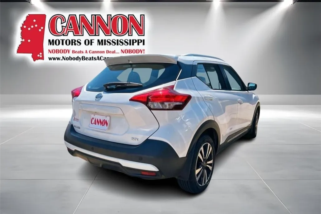 2019 Nissan Kicks SR photo 1