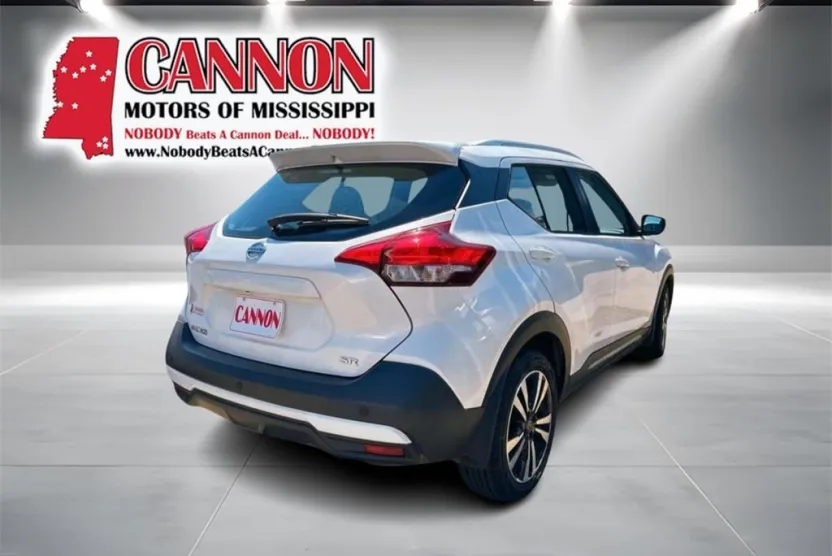 2019 Nissan Kicks SR photo 1