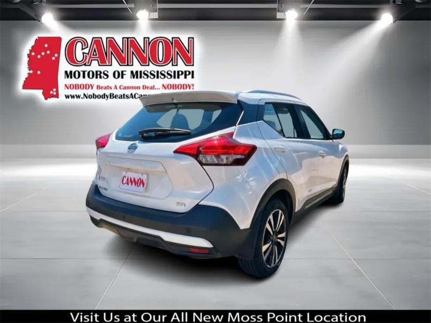 2019 Nissan Kicks SR photo 1