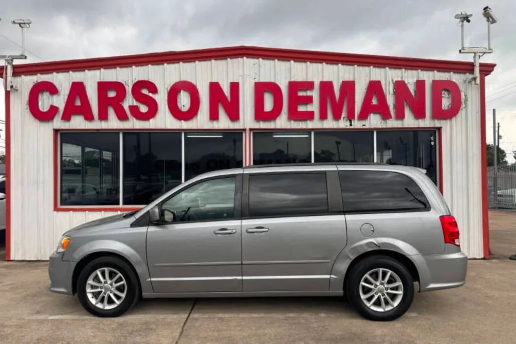 2016 Dodge Grand Caravan SXT photo 1
