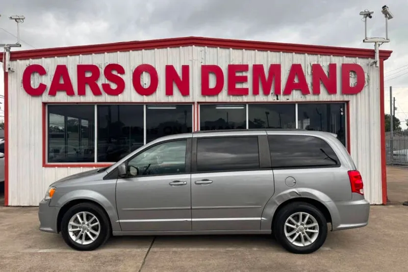 2016 Dodge Grand Caravan SXT photo 1