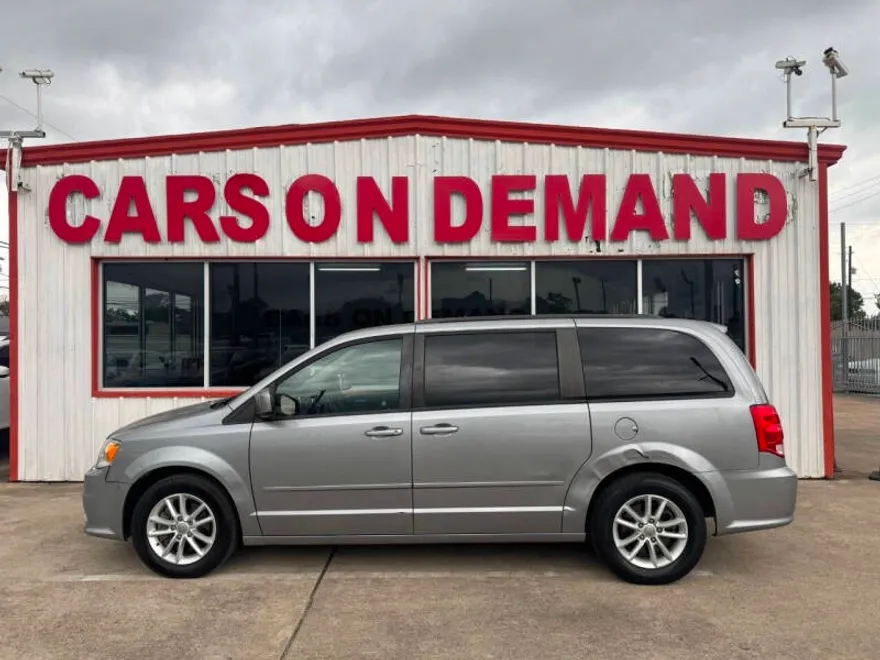 2016 Dodge Grand Caravan SXT photo 1
