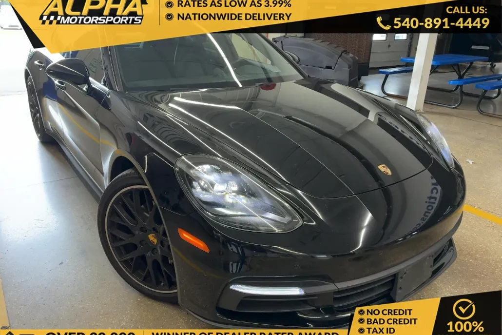 2018 Porsche Panamera Base 4 photo 1