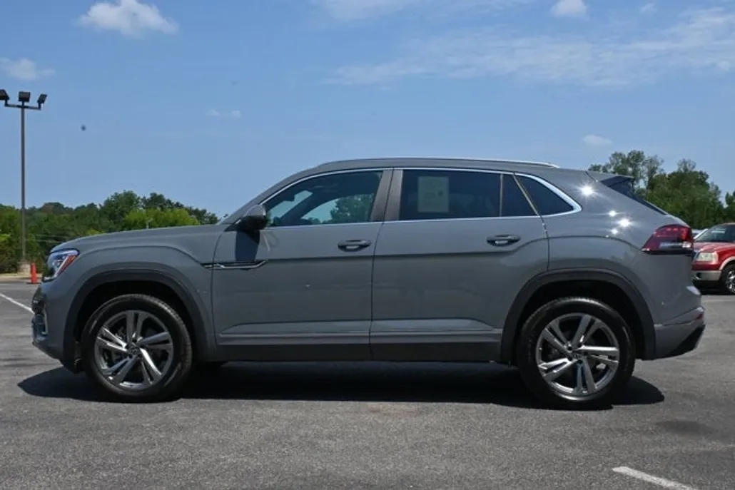 2024 Volkswagen Atlas Cross Sport SEL R-Line photo 1