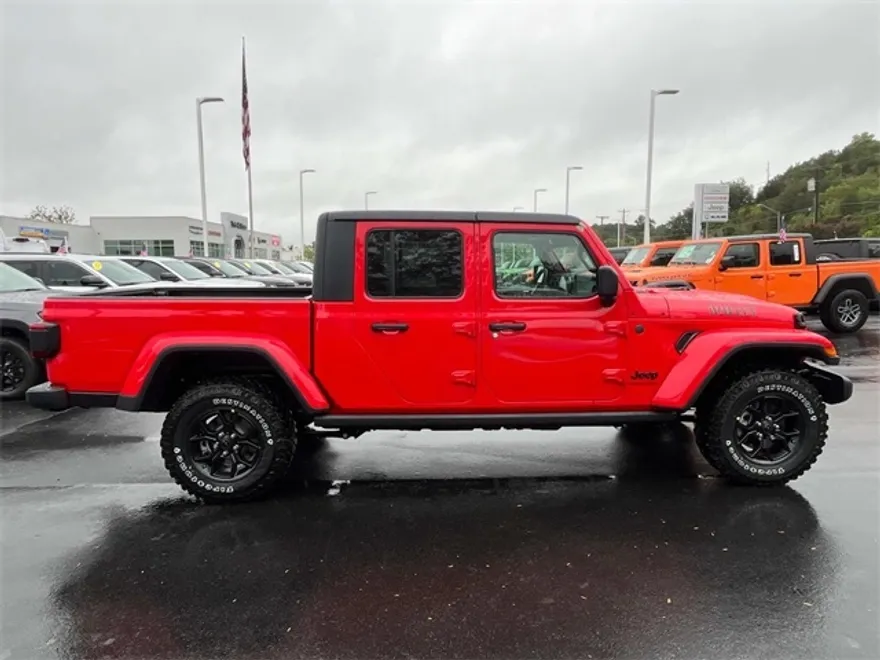 2025 Jeep Gladiator Willys photo 1