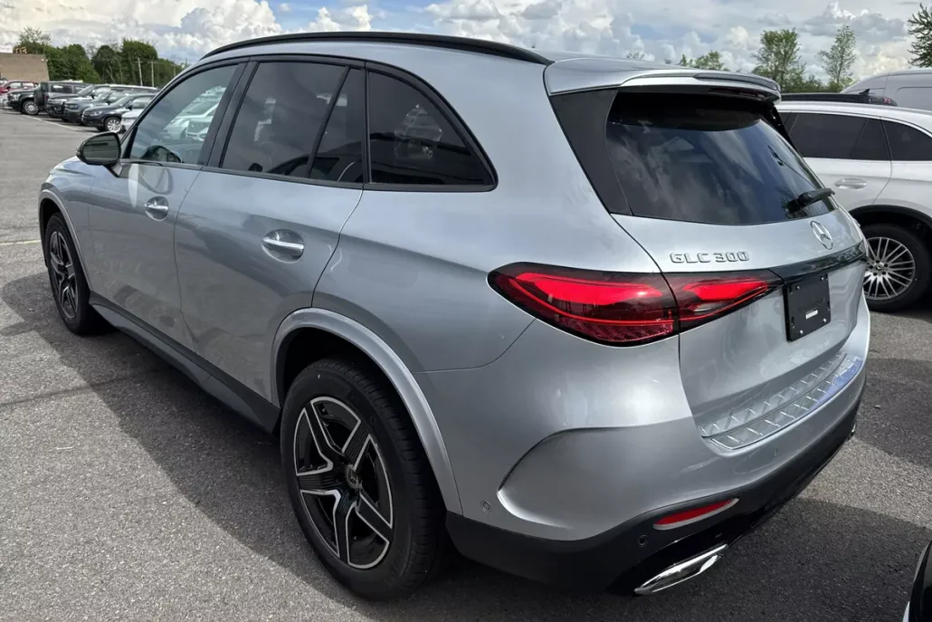 2025 Mercedes Benz GLC 300 4MATIC photo 1