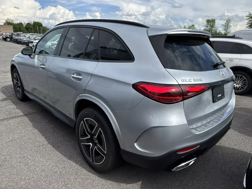 2025 Mercedes Benz GLC 300 4MATIC photo 1
