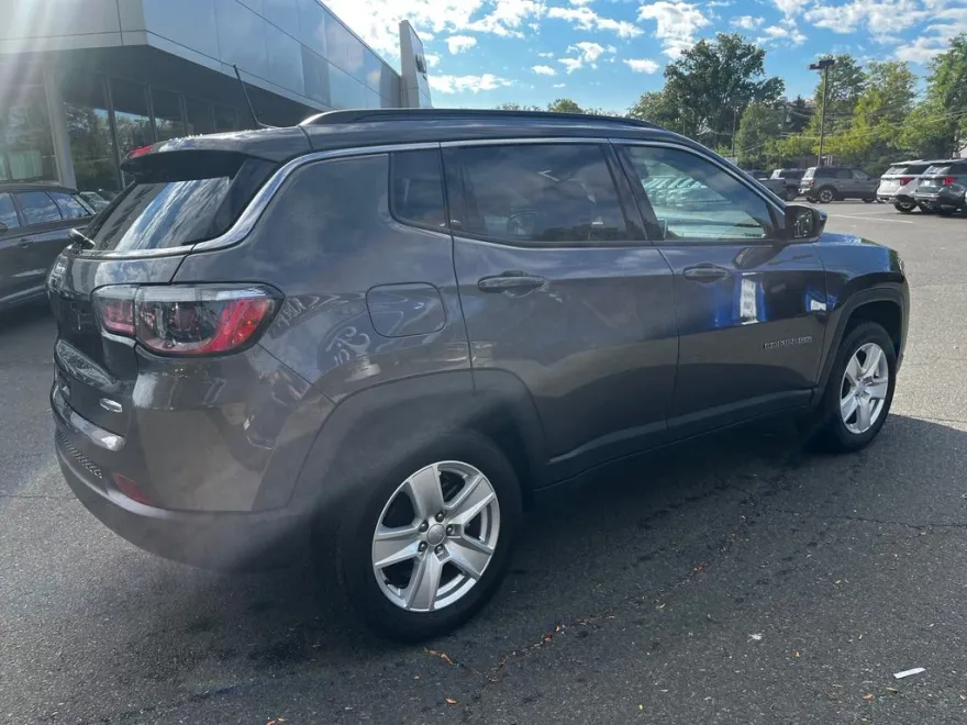 2022 Jeep Compass Latitude photo 1