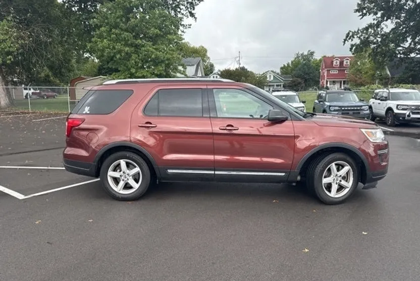 2018 Ford Explorer XLT photo 1