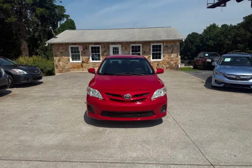 2011 Toyota Corolla LE photo 1