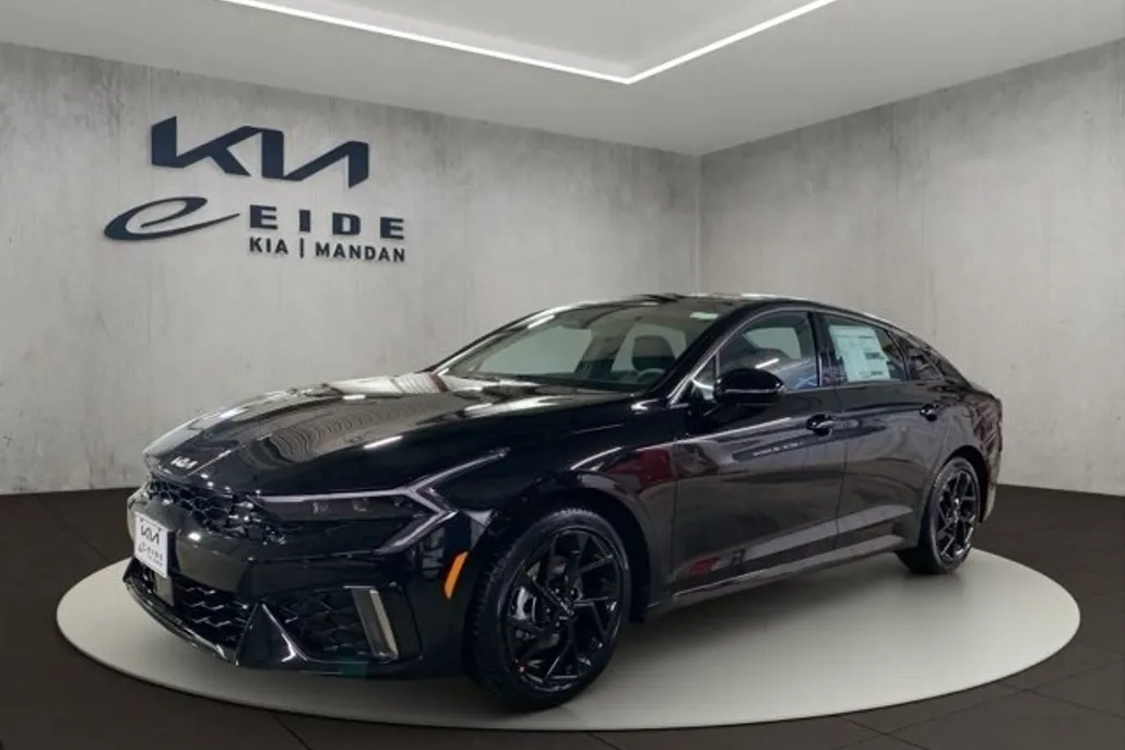 2026 Kia K5 GT-Line photo 1