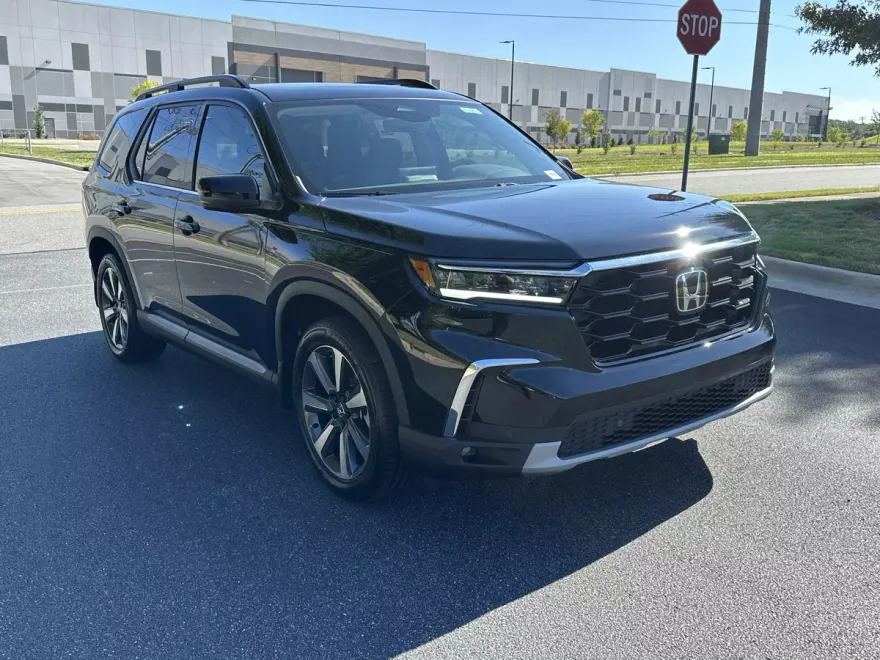 2025 Honda Pilot Touring photo 1