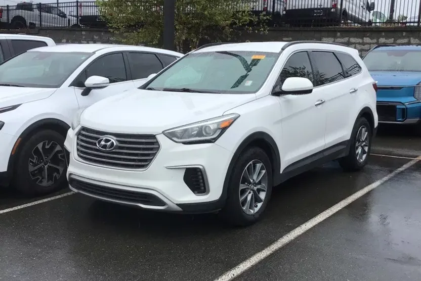 2017 Hyundai Santa Fe SE photo 1