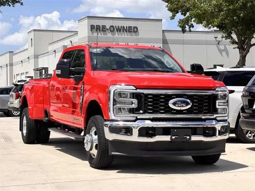 2025 Ford F-350 Lariat photo 1