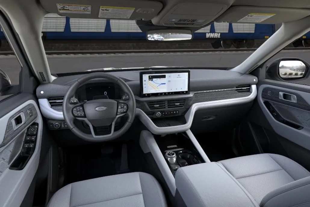 2025 Ford Explorer Platinum photo 1