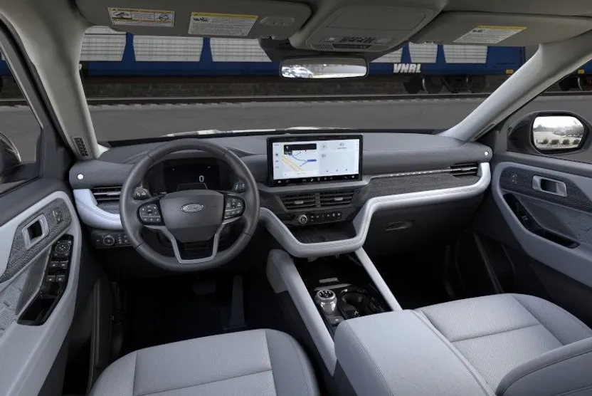 2025 Ford Explorer Platinum photo 1